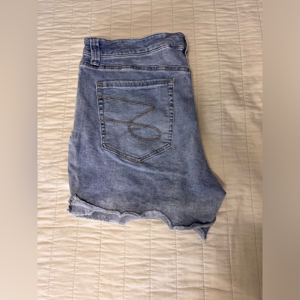 Seven7 Weekend short Fray Hem Jean Shorts High Rise Light Wash Denim size 16